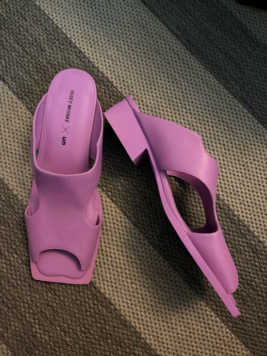 Issey Miyake Shoes - ISSEY MIYAKE Kitten Heel Sandal